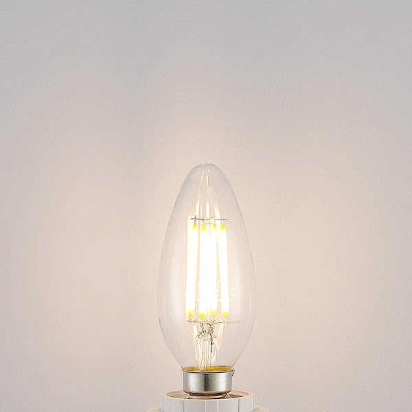 LED-Filament-Leuchtmittel in Kerzenform aus Klarglas, leuchtend