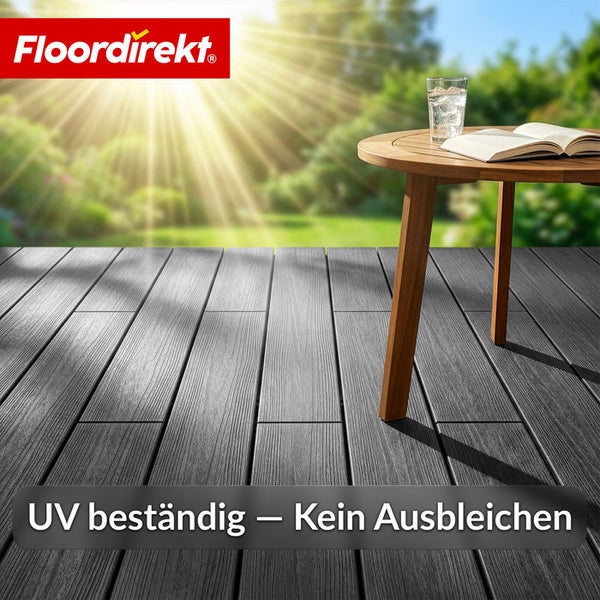 Terrassendielen aus Holz mit UV-Beständigkeit auf einer Terrasse mit Tisch und Buch