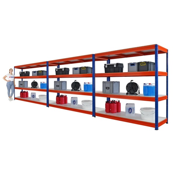 Langes Schwerlastregal mit vier Ebenen zur Lagerung verschiedener Gegenstände.