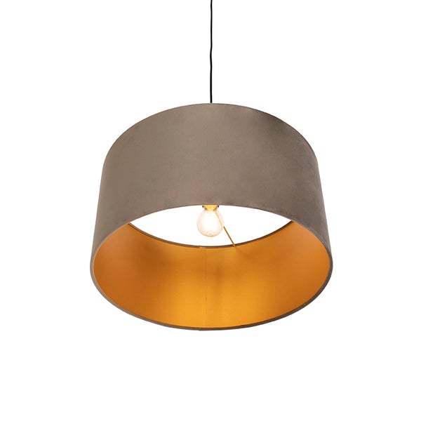 Moderne Pendelleuchte mit rundem Textilschirm, außen grau und innen goldfarben.
