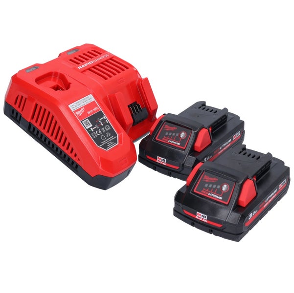 Milwaukee Akku-Set bestehend aus dem Schnellladegerät M12-18FC und zwei M18 High Output Akkus mit 3,0 Amperestunden.