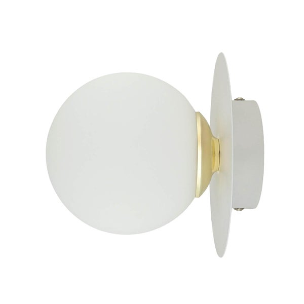 Wandleuchte mit runder, opaler Glasabdeckung