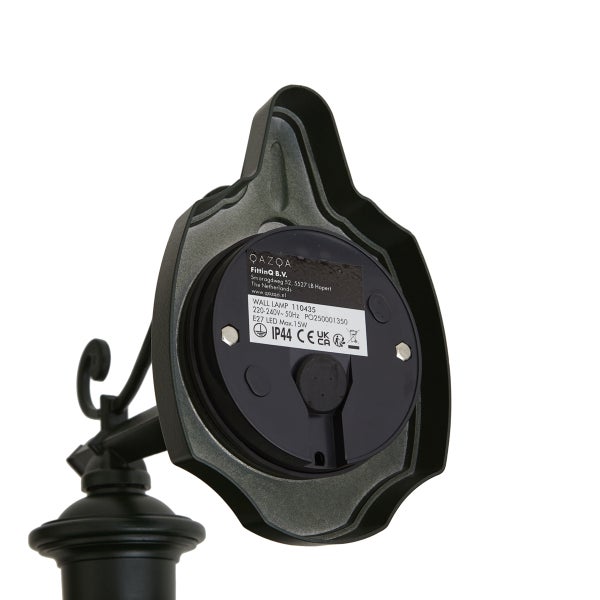 Rückansicht einer schwarzen Wandleuchten-Montageplatte mit Typenschild, Schutzart IP44, E27-Fassung und CE-Kennzeichnung.