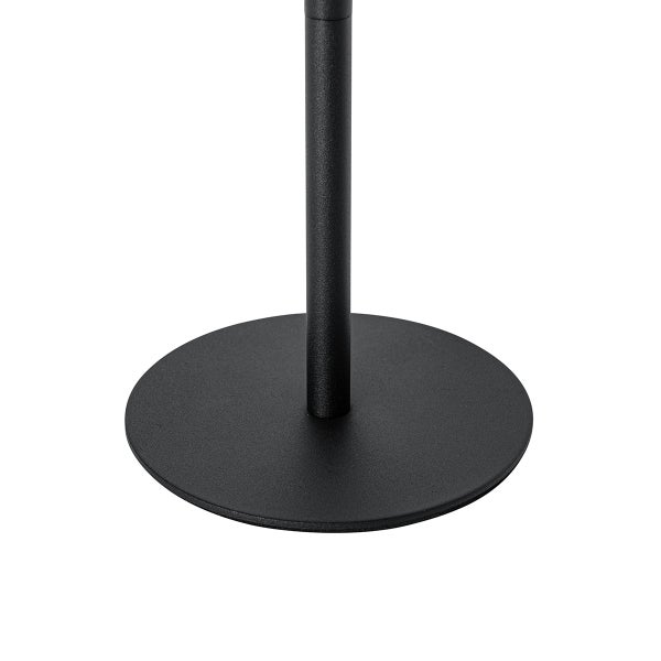 Moderne Akku LED Außen Tischleuchte auf einem Marmortisch inklusive USB Ladekabel.