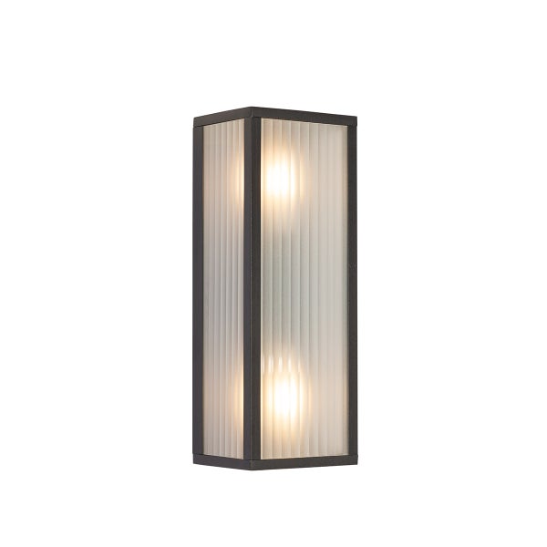 Moderne anthrazitfarbene Außenwandleuchte in rechteckiger Form mit geriffeltem Glas und zwei Lichtquellen.