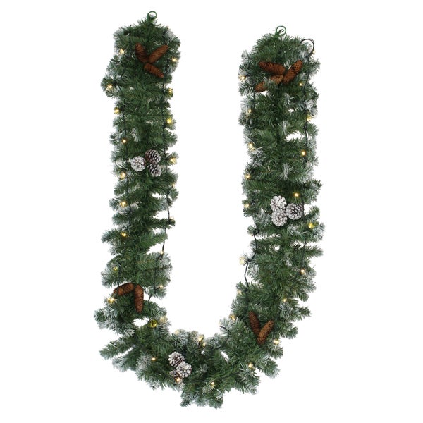 Weihnachtsbaumgirlande mit Beleuchtung und Dekoration