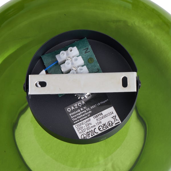 Innenansicht einer Deckenleuchte mit elektrischen Anschlüssen und Montagevorrichtung.