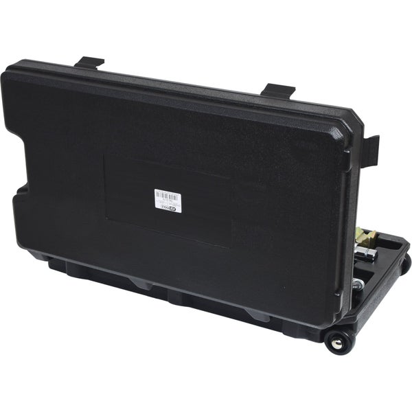 Eine rote Hydraulikpresse mit einer Kapazität von 10 Tonnen wird an einem beschädigten Auto verwendet.