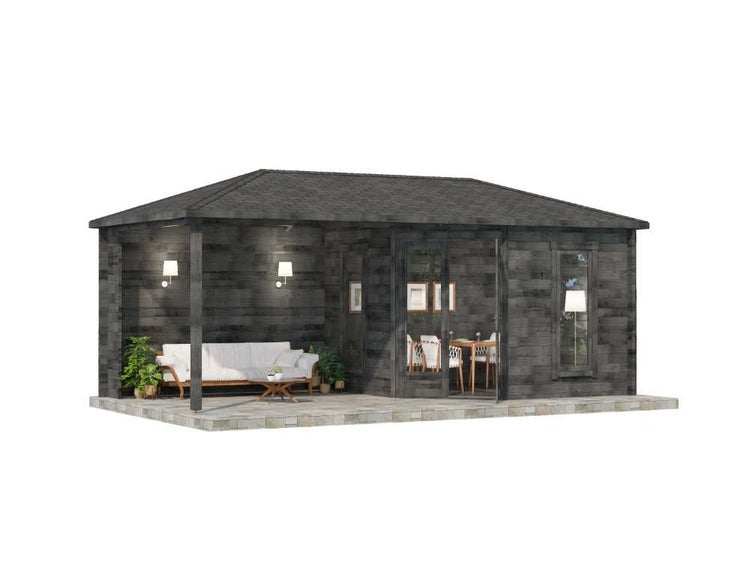 Gartenhaus mit Walmdach aus dunklem Holz, integrierter Terrasse mit Sofa und geschlossener Raum mit Glastür und Fenster auf einer Steinterrasse.