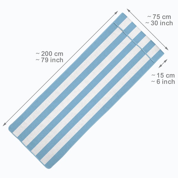 Nahaufnahme eines blauen Handtuchs aus Frottiergewebe mit strukturierter Oberfläche.