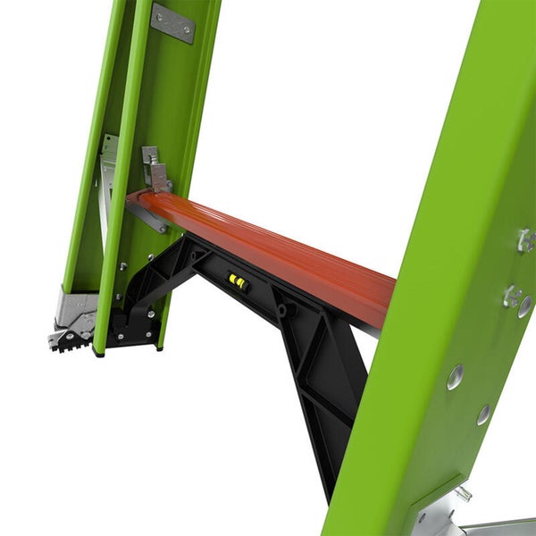 Detailansicht einer Leiter mit Stufe, Halterung und integrierter Wasserwaage zur Ausrichtung.