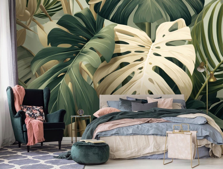 Einladendes Schlafzimmer mit Pflanzenmotiv-Tapete, Sessel und Bett