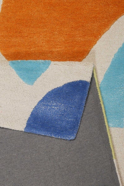 Detailansicht eines gewebten Teppichs mit Bordüre