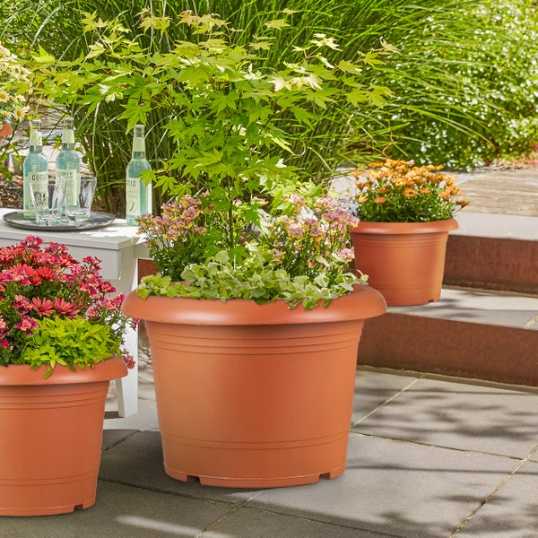 Scheurich 3er Set Blumentöpfe Oliver mit Untersetzern, Farbe: Terracotta, 40,4 cm Durchmesser, 28,1 cm hoch, 19,3 l Vol.