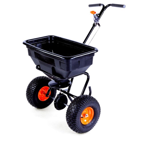 Streuwagen mit zwei Rädern und schwarzem Behälter