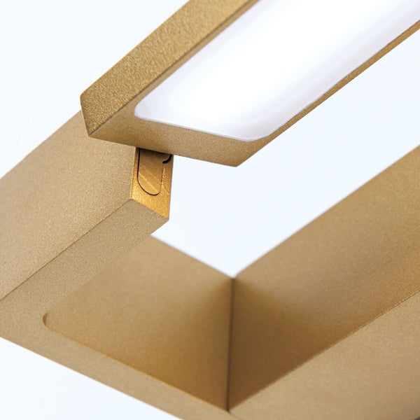 Detailansicht einer modernen LED Leuchte aus Metall mit schwenkbarem Element und integriertem Leuchtmittel