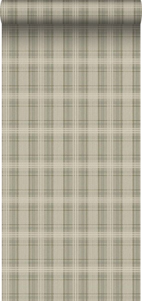 Schlafzimmer mit Bett, Beistelltisch, Teppich und Tapete mit Karomuster