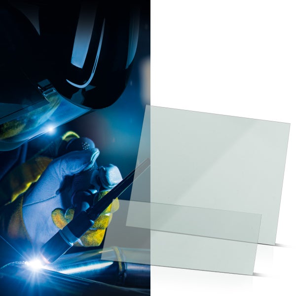 Schweißer mit Schweißhelm bei der Arbeit und Schweißerschutzglas