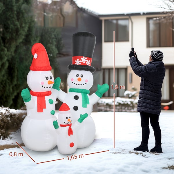 Aufblasbare Schneemann-Familie mit drei Figuren, Höhe 1,8 Meter, Breite 1,65 Meter, Tiefe 0,8 Meter, weihnachtliche Außendekoration.