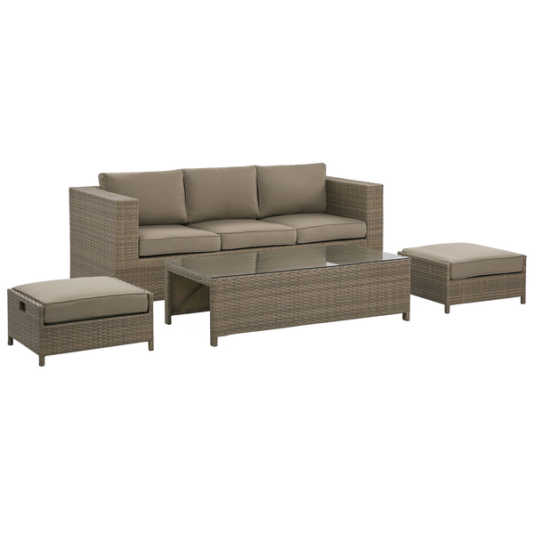 Gartenlounge Set bestehend aus einem Dreisitzersofa mit Polstern, einem rechteckigen Couchtisch mit Glasplatte und zwei passenden Hockern