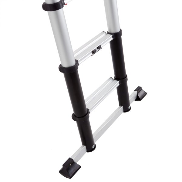 Detailansicht einer ausziehbaren Teleskopleiter