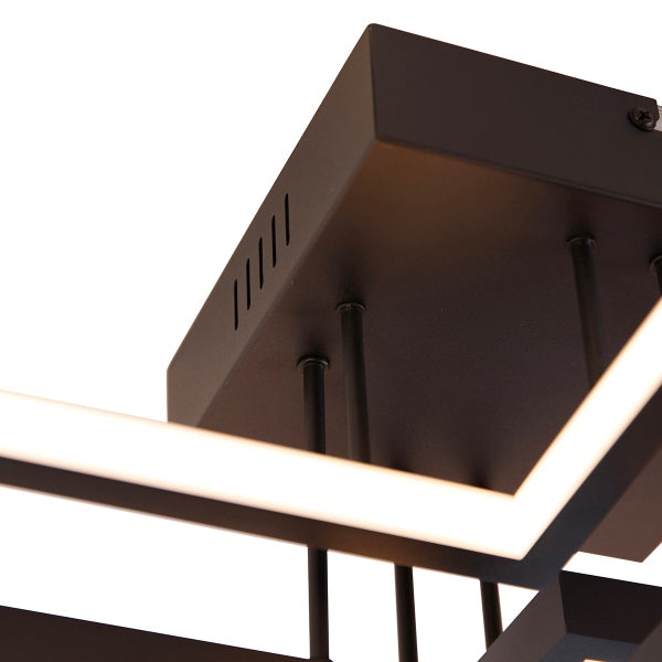 Detailansicht einer schwarzen LED-Deckenleuchte mit geometrischem Design
