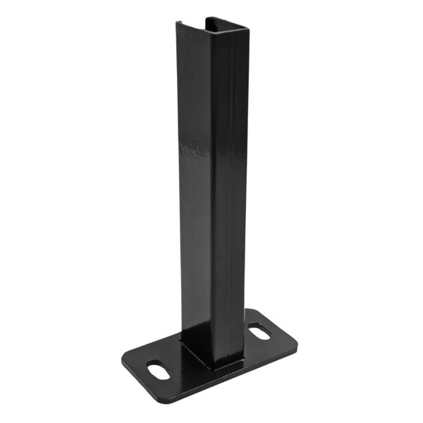 Pfostenfuß aus Metall mit Montageplatte