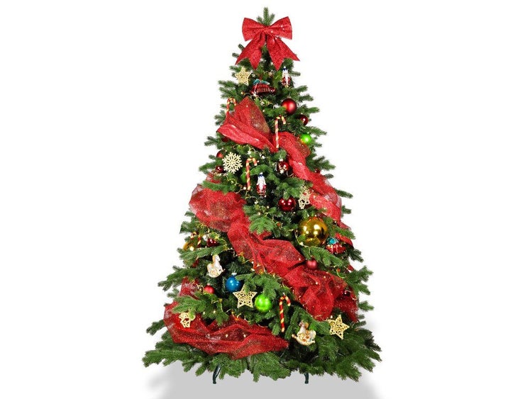 Geschmückter künstlicher Weihnachtsbaum mit roter Schleife, Weihnachtskugeln und festlichen Dekorationen