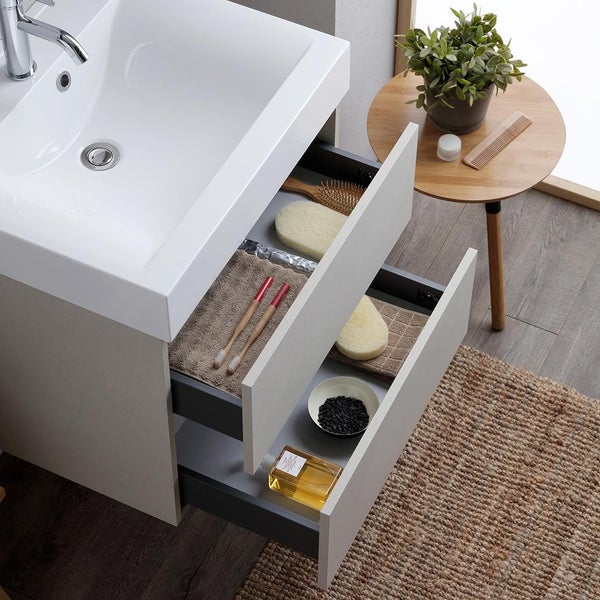 Waschtischunterschrank mit offenen Schubladen im Badezimmer.