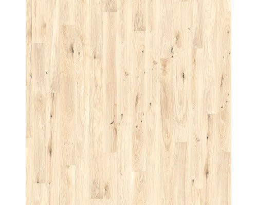 Heller Holzboden mit sichtbarer Maserung und Astlöchern in vertikaler Dielenoptik.