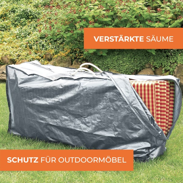 Schutzhülle für Gartenauflagen aus gewebtem Material mit Reißverschluss, verstärkten Säumen und Tragegriffen auf einer Rasenfläche.