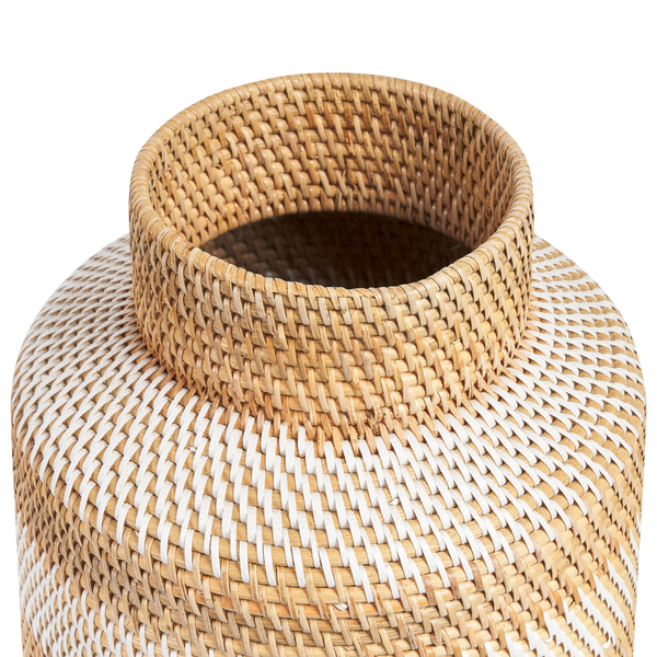 Dekorative Vase aus geflochtenem Rattan in runder Form