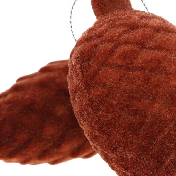 Dekorative Tannenzapfen zum Aufhängen