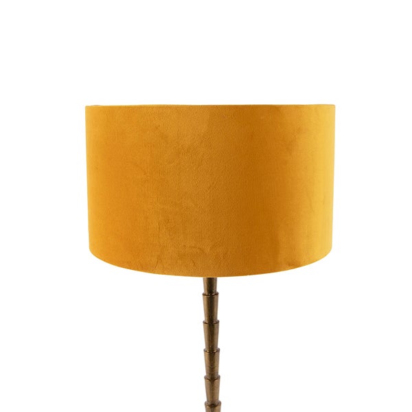 Stehlampe mit Textilschirm und Metallsockel