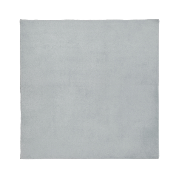 Quadratischer, weicher Teppich in Grau.