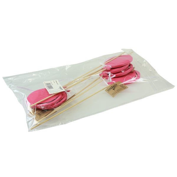 Verpackung mit Holzherzen am Stiel zur Dekoration