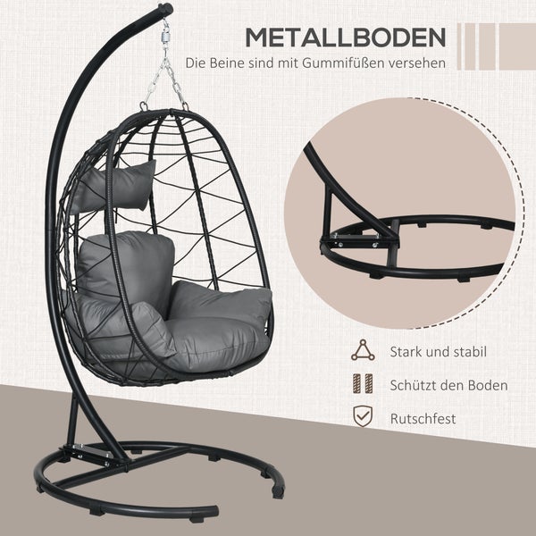 Hängesessel mit Gestell und grauen Polstern auf Rasenfläche
