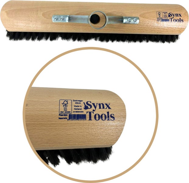 Synx Tools Saalbesen mit Holzstiel und Borsten