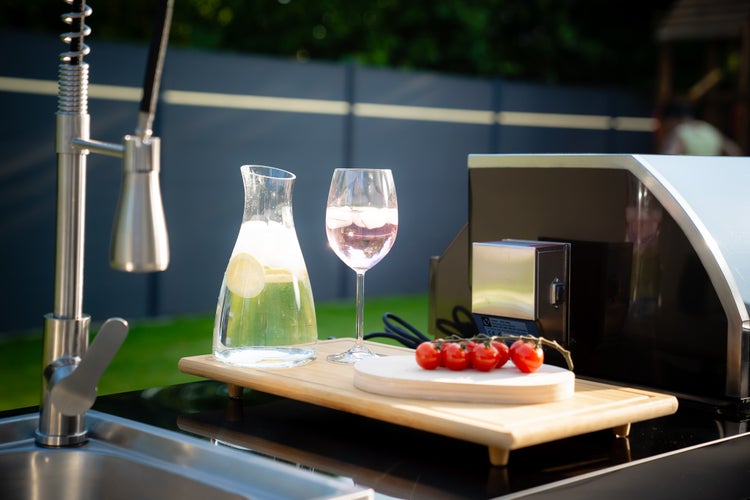 GORILLER GrillMaster Fusion MAX Rockster 243x58x90cm 6-Brenner + Seitenbrenner + Heckbrenner (inkl. Rotisserie, Granitarbeitsfläche und Innenraumbeleuchtung)