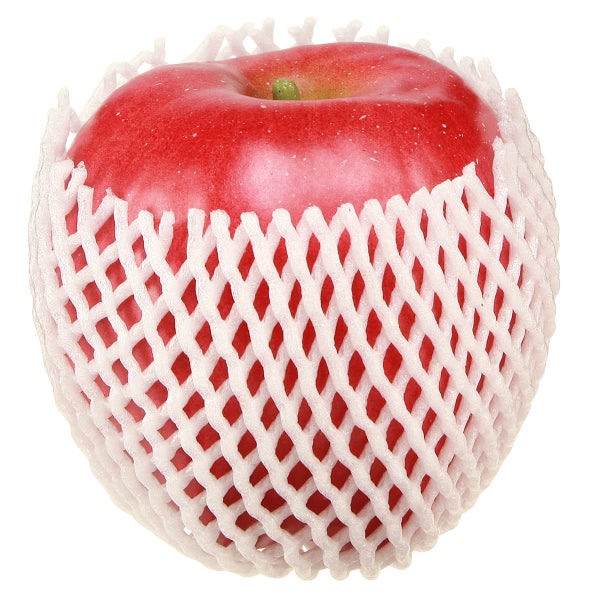 Roter Apfel in Schutzverpackung