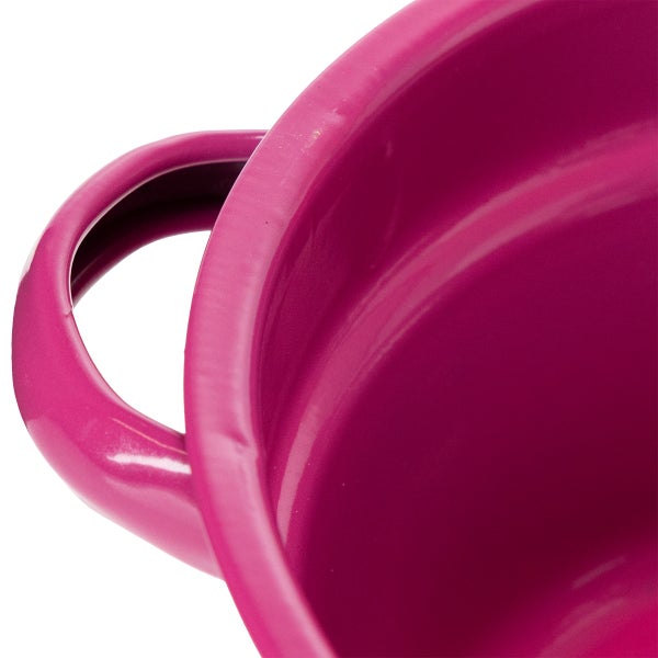 Detailansicht einer Schüssel mit Griff