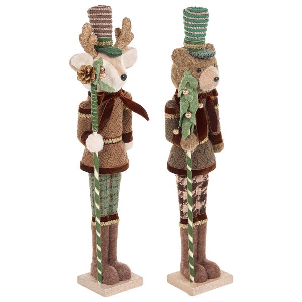 Zwei dekorative Weihnachtsfiguren in Form eines Hirsches und eines Bären mit Zylinder und Gehstock als Tischdekoration.
