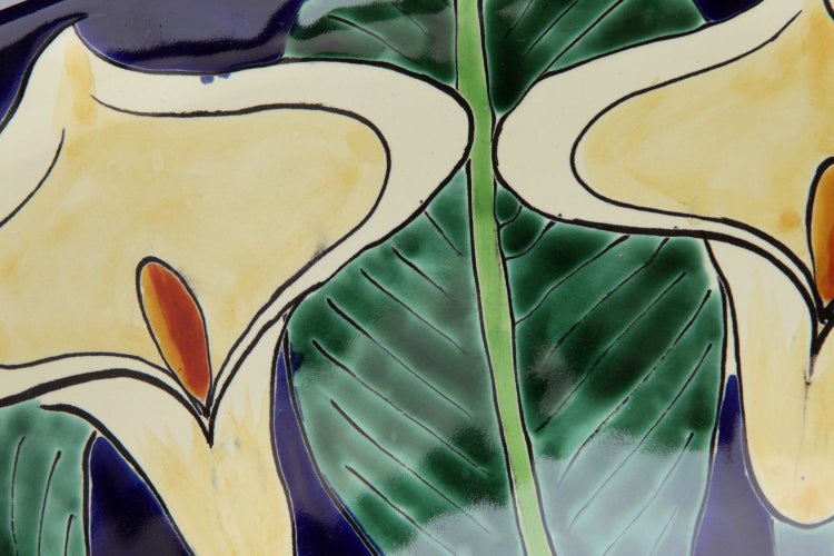 Dekorative Keramikfliese mit floralem Design