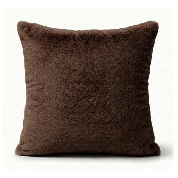 Quadratisches Zierkissen aus weichem braunem Kunstfell.