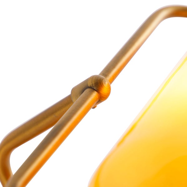 Detailansicht einer Lampe mit Metallgestell