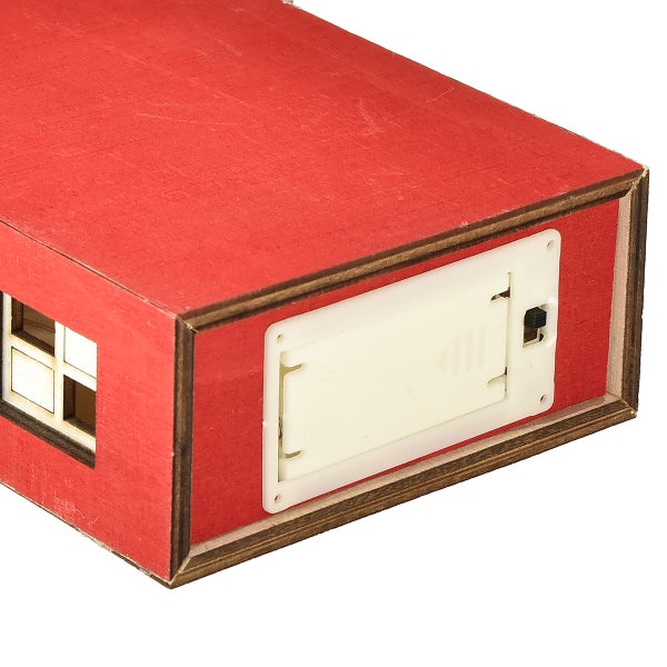 Dekorative Holzhausleuchte mit Batteriefach