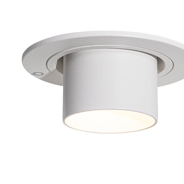 Weißer LED-Einbaustrahler mit zylindrischem Gehäuse und strukturierter Oberfläche für die Deckenmontage.