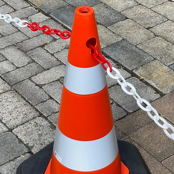 UvV Absperrkette Kunststoff Style Oval 25 Meter mit 8mm Stärke in rot und weiß + 2 schwarze Haken