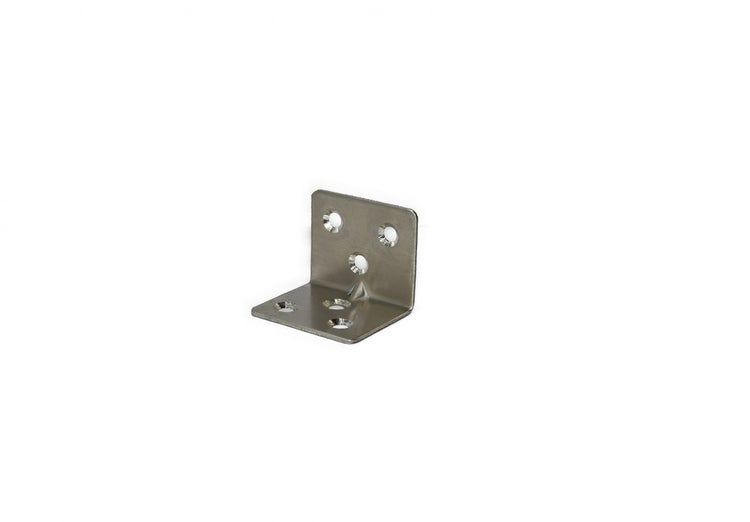 Winkelverbinder aus Metall mit mehreren vorgebohrten Senkkopfbohrungen zur stabilen Verbindung von Bauteilen.