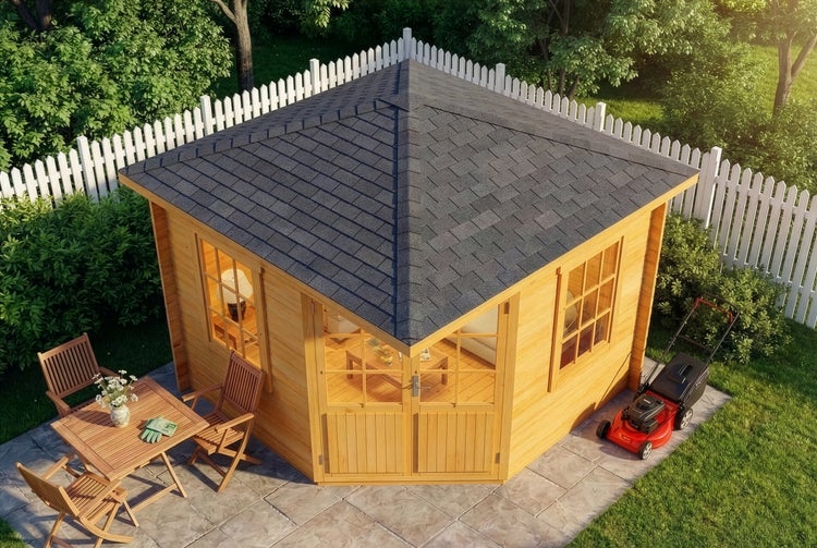 Holz Gartenhaus mit Spitzdach, Gartenmöbeln und Rasenmäher im Garten